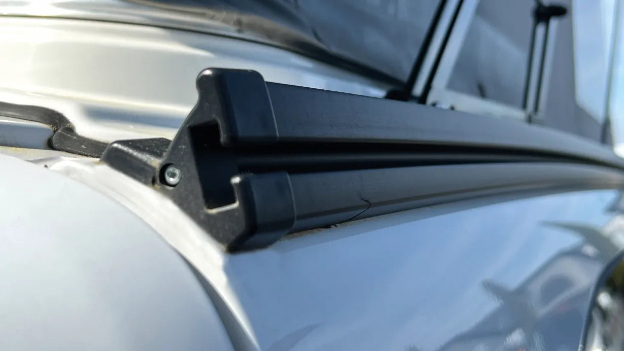 Outwell Crosscamp Awning Connector Set 7-9mm - product image, showing vehicle connector 