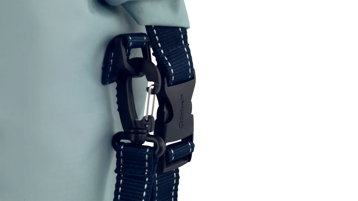 Outwell Sanderling 20 Litre Camping Cool Bag - product image, showing close-up of strap clips