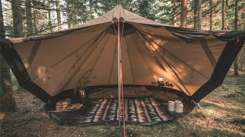 Robens chinook ursa S chinook polycotton tent 6 berth tipi tent lifestyle image