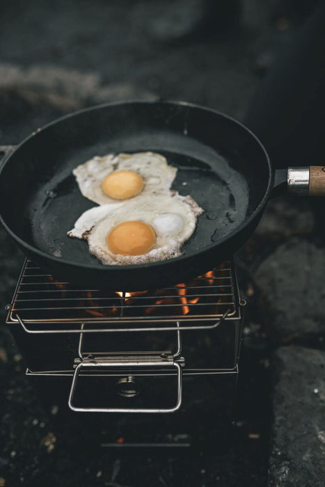 Robens Tahoe Pan feature lifestyle image of pan on outdoor stove with 2 eggs