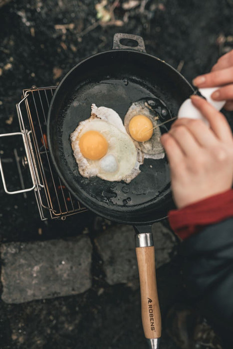Robens Tahoe Pan lifestyle image an egg being cracked into pan