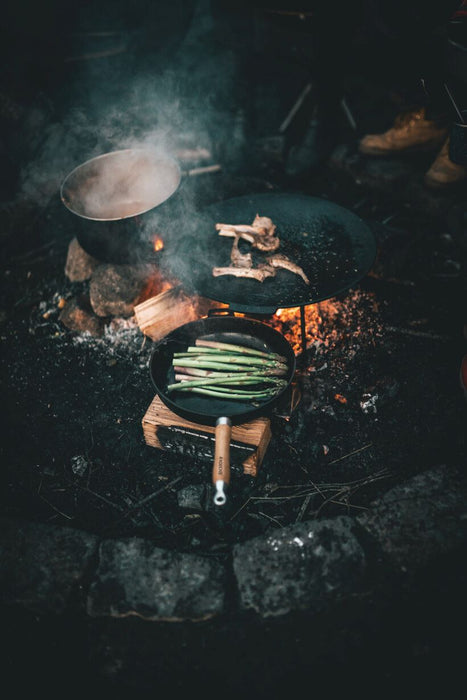 Robens Tahoe Pan lifestyle image of pan on outdoor fire with veggies cooking